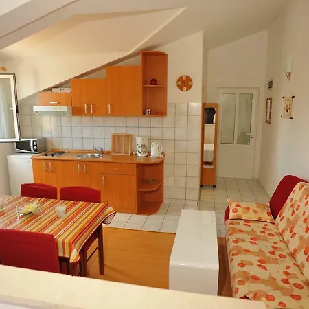 Studio 16846a Sutivan